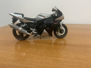 Modellino Yamaha YZF-R1