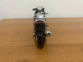 Modellino Yamaha YZF-R1