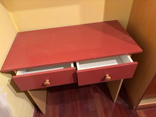Escritorio madera rojo y marrón