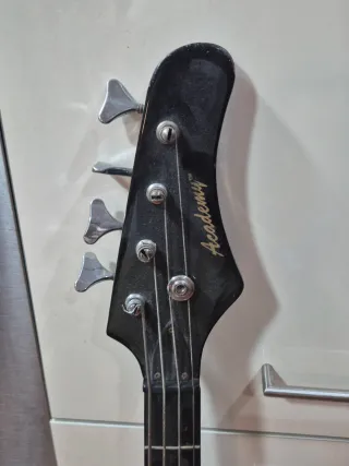 Guitarra daytona y Bajo Eléctrico academy Negro