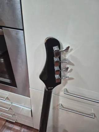 Guitarra daytona y Bajo Eléctrico academy Negro