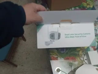 Cámara de vigilancia blanca