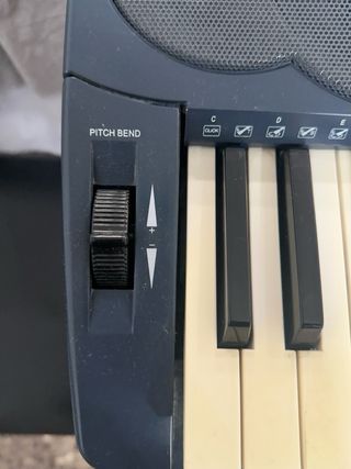 Teclado Ringway TD600M + soporte Guil y banqueta