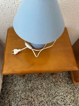 Mesita de noche de madera