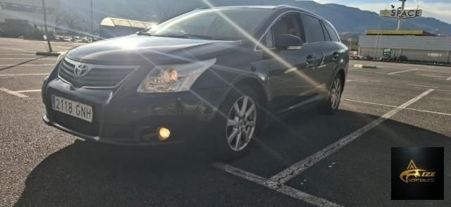 TOYOTA Avensis 1.8 Wagon Executive - foto 1