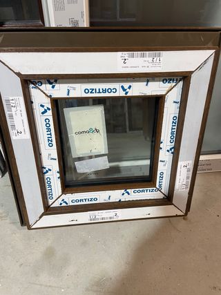 Ventana PVC Nogal 500 x 500