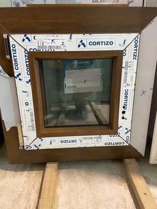 Ventana PVC Nogal 500 x 500