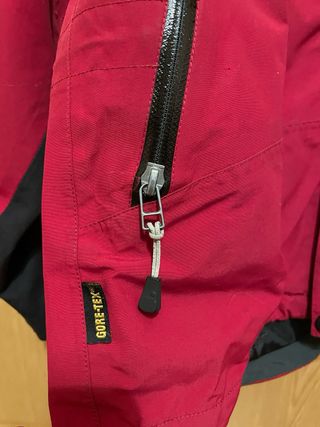 Chaqueta Trango Gore-Tex Roja y Negra