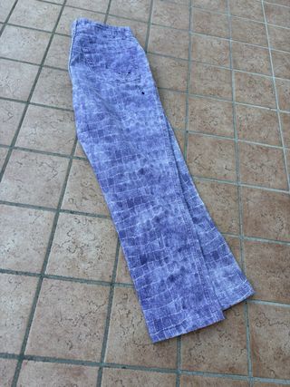 Jeans lilla con fantasia