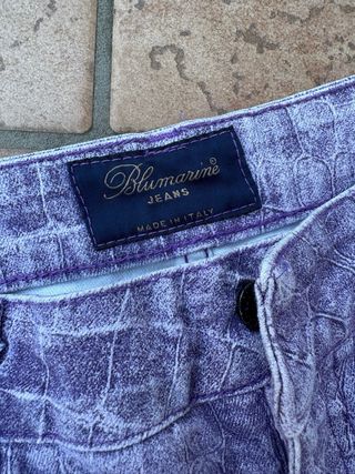 Jeans lilla con fantasia