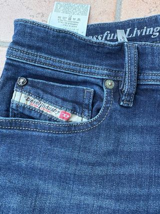 Jeans Diesel uomo blu strappati