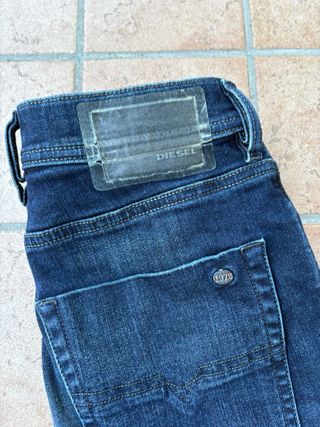 Jeans Diesel uomo blu strappati