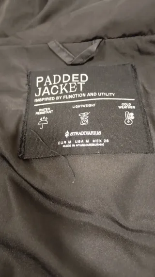 Parka acolchada Stradivarius negra