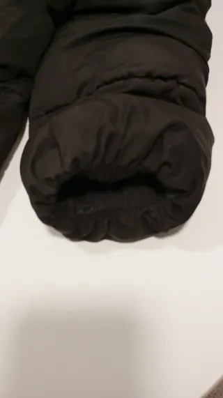 Parka acolchada Stradivarius negra