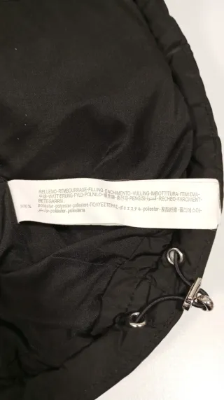 Parka acolchada Stradivarius negra