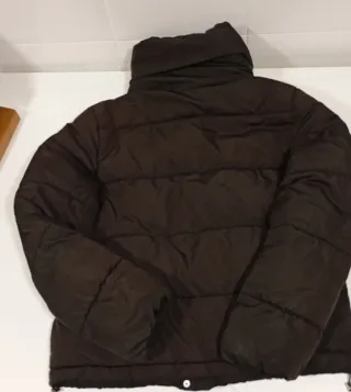 Parka acolchada Stradivarius negra