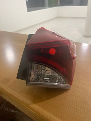Piloto trasero derecho Toyota Auris SW 2015
