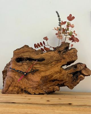 Reloj artesanal de madera natural