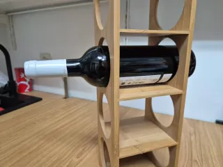 Botellero de bambú para 5 botellas.