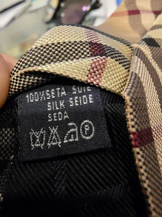 Cravatta Burberry seta beige multicolor