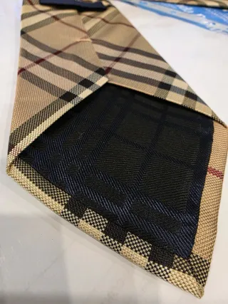 Cravatta Burberry seta beige multicolor