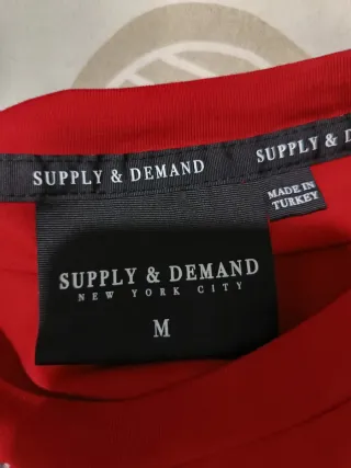 Camiseta Supply & Demand Roja