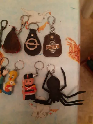 Lote 8 llaveros: Mickey, Piolín, Soldado, Araña