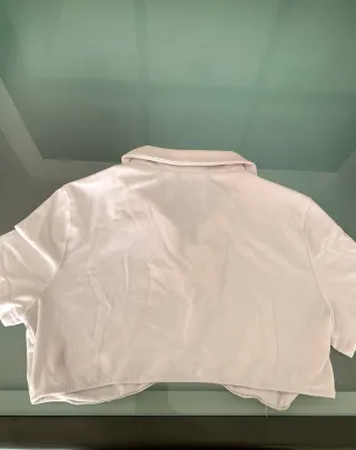 Top blanco cuello camisa crop
