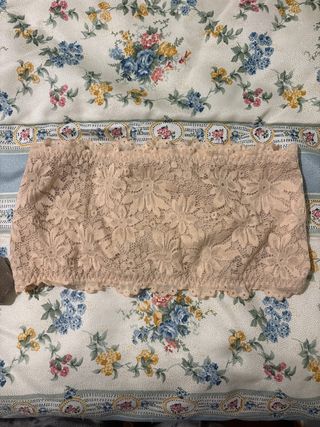 Sujetador sin tirantes encaje color carne