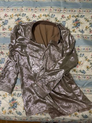 Camisa dorada brillante