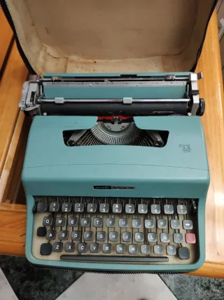 Máquina de escribir Olivetti Lettera 22