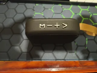 Bocina Portátil Bluetooth con Entradas Múltiples