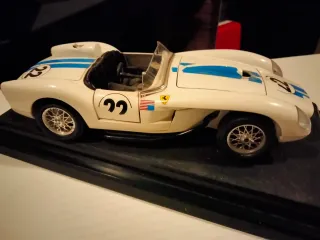 Bburago Ferrari 250 Testa Rossa 1957 1:24