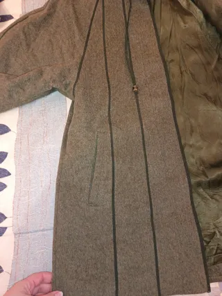 Abrigo marrón y verde