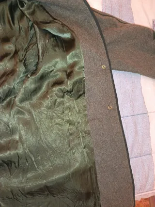 Abrigo marrón y verde