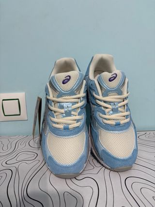 ASICS Tenis Azul y Blanco