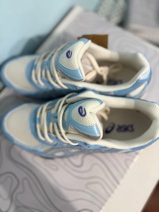 ASICS Tenis Azul y Blanco
