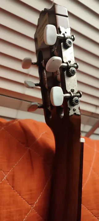 Guitarra YAMAHA cadete con funda