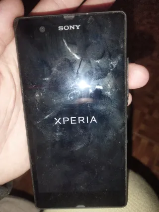 Sony Xperia Z con scatola e telefono