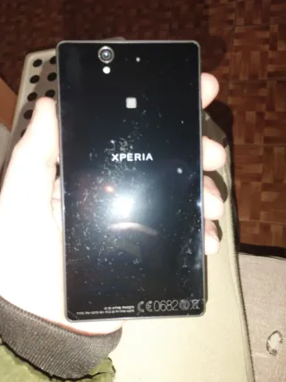Sony Xperia Z con scatola e telefono