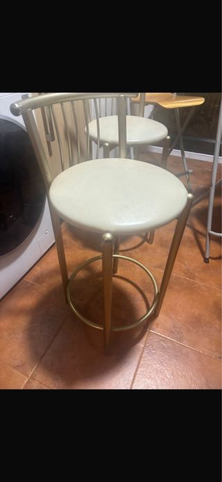 Sillas altas para barra (beige y dorado)