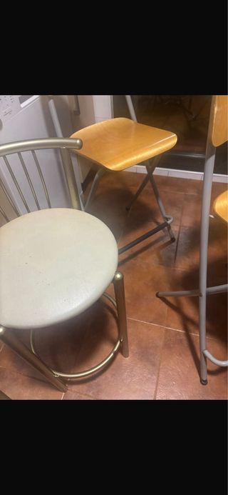 Sillas altas para barra (beige y dorado)