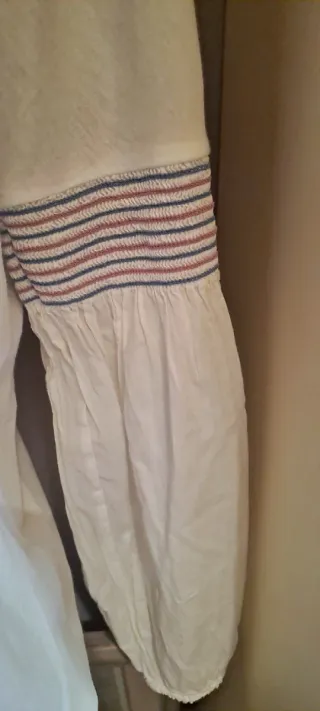 Camiseta blanca manga acampan purificación García