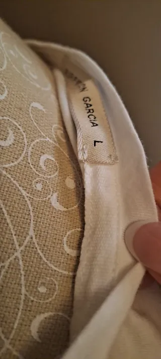 Camiseta blanca manga acampan purificación García