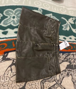 Falda corta Zara color caqui