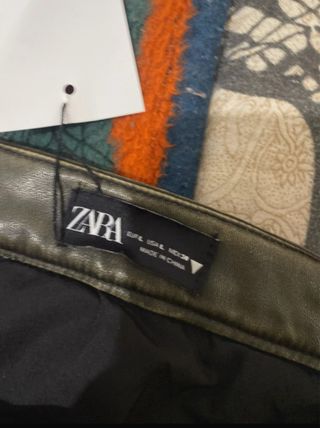 Falda corta Zara color caqui