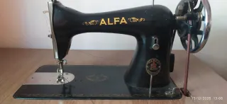 Máquina de coser Alfa vintage