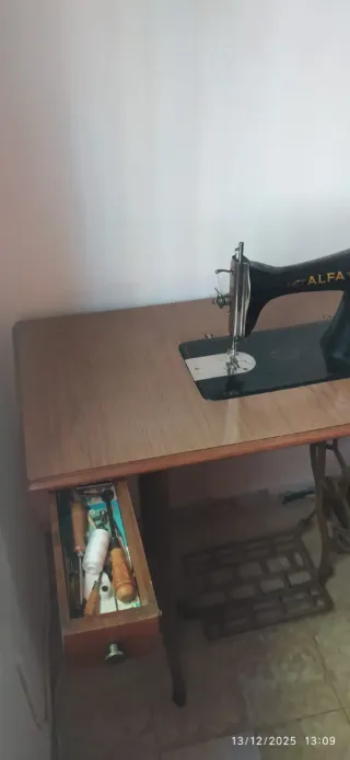 Máquina de coser Alfa vintage