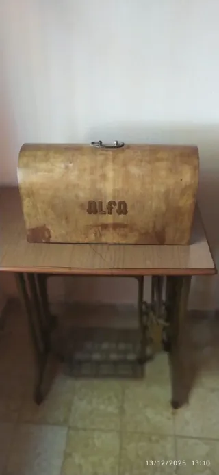 Máquina de coser Alfa vintage