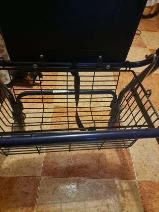 Andador con asiento y ruedas